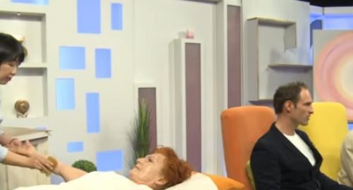 VIDEO: Gua sha tehnika proti celulitu, gubicam, razstrupljevanju... (oddaja Klepet ob kavi)